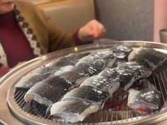 -围炉肉舍•炭烤活鳗•丹东海鲜烤肉(步行街店)