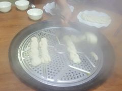 -粘豆包柴火铁锅炖