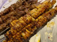 烤羊肉串-马路牙子地桌烤肉(工体店)