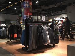 -阿迪达斯(百联徐汇商业广场运动旗舰店)