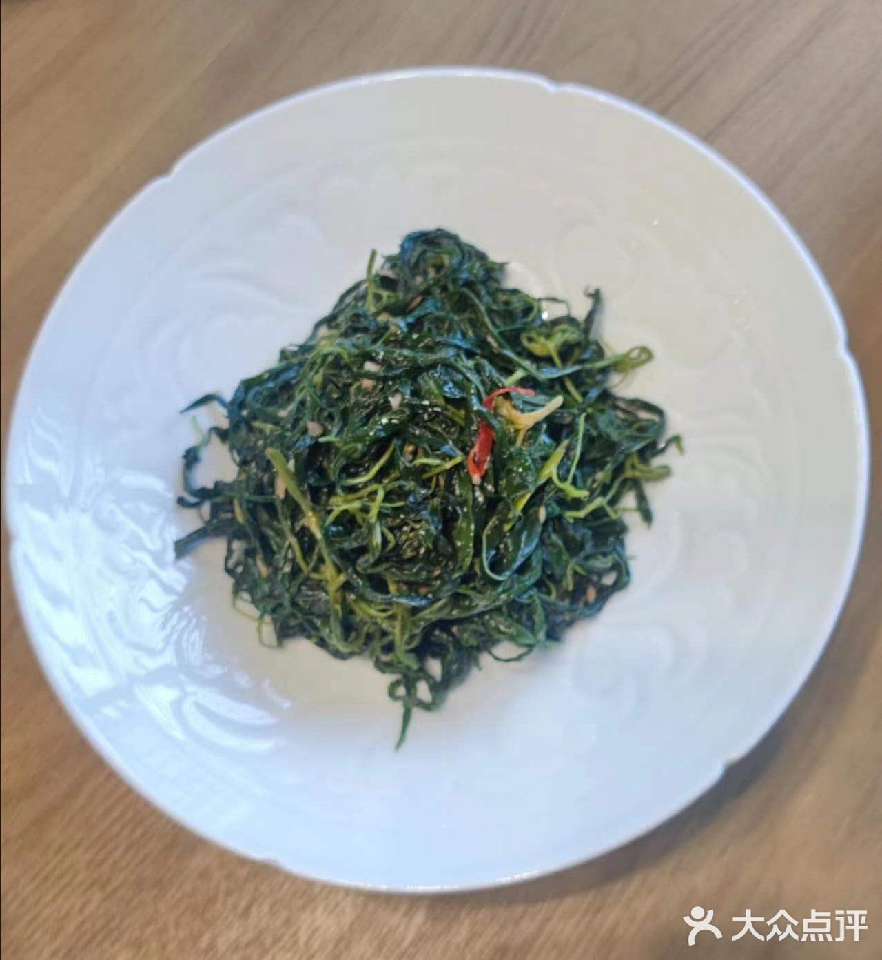 落坐后烦于点菜便团购了585套餐。共有9道菜品且量大