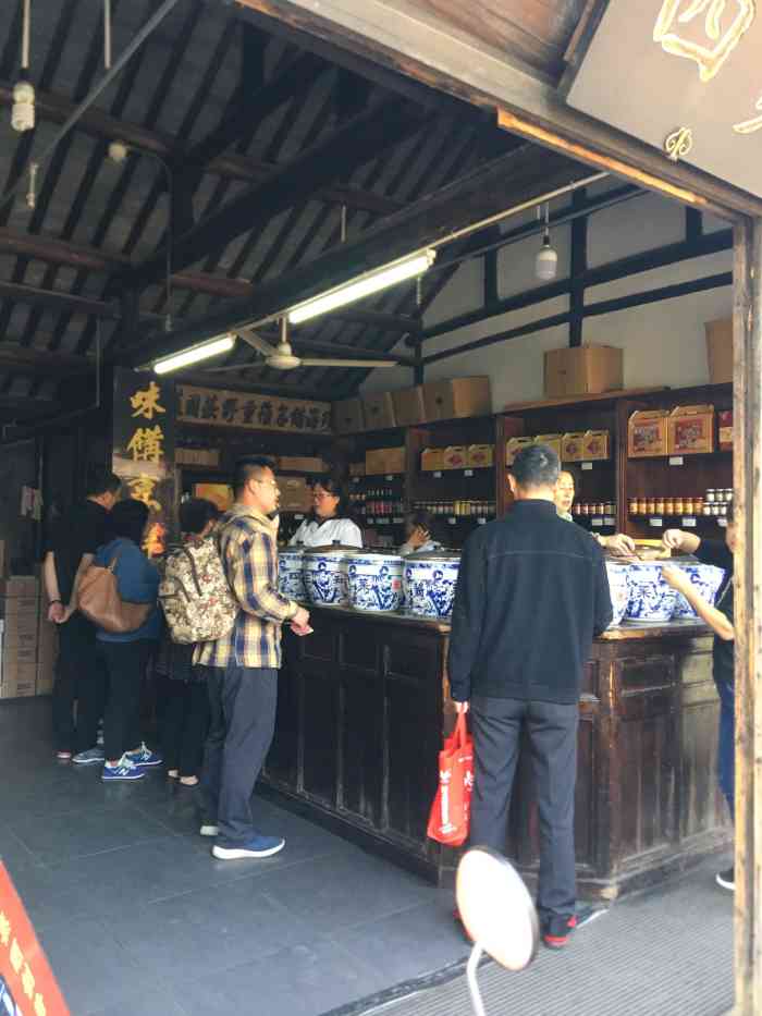 四羙酱园-"东关街上的酱菜铺子,还保持着旧时代的店面.