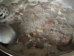 -老石黑山羊毛驴肉火锅(金凯广场店)