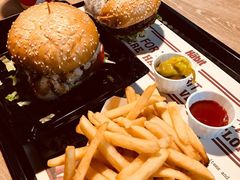 -The Habit Burger Grill 哈比特汉堡(复兴soho店)