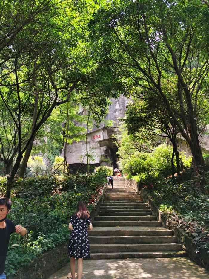 石燕岩-"就是以前采石场的遗址而已,因为曾有石燕(."-大众点评移动版