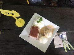 -莓园冰淇淋店