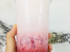 草莓酸奶-CoCo都可(中华广场店)
