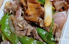 Stir-fried Pork Ribs with Meat