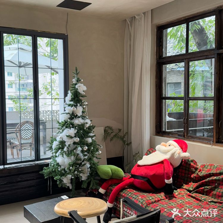 在重庆!真的不好找…但是环境好好啊!!!