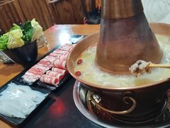 -果松木炭酸菜铜火锅·外婆参鸡汤