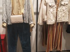 -URBAN REVIVO(上海中庚漫游城店)