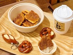 -天井·丑面包搭咖啡