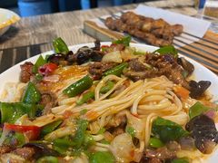 -歹歹的加个面过油肉拌面
