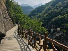 -燕子河大峡谷天坑仙境
