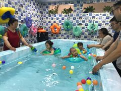 -蓝鲸奇亲子游泳俱乐部