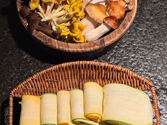 -三出山火锅(南京万象天地店)