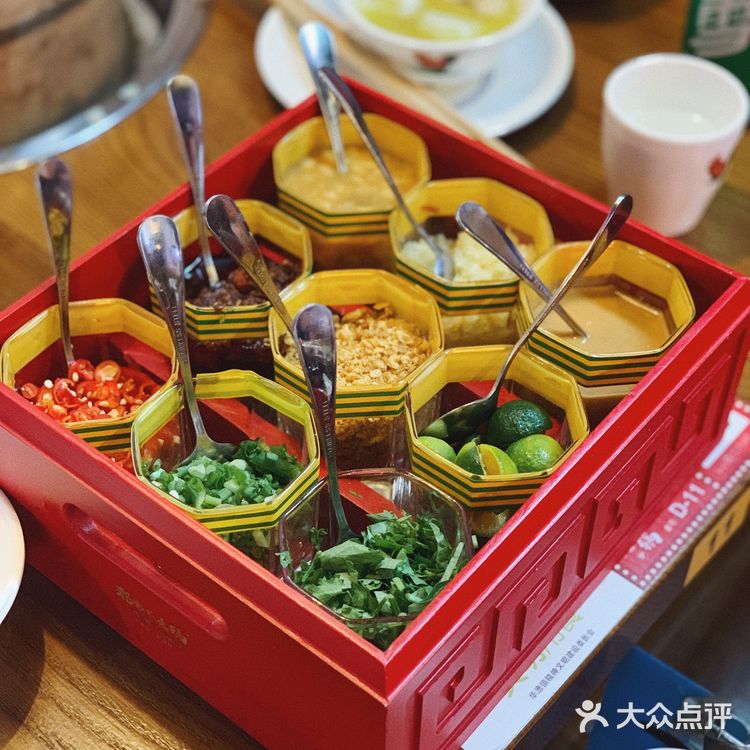 爱吃花胶鸡火锅的都跑来这里了