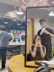 -时尚殿堂明星门店