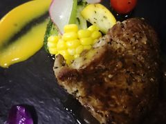 煎牛扒鲜菌少司-威克特披萨汉堡