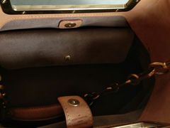 -京伟修鞋洗鞋奢侈品皮具护理店