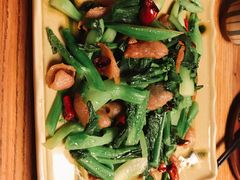 猪颈肉炒芥兰-缘生态云南菜·野生菌庭院餐厅(华侨城店)