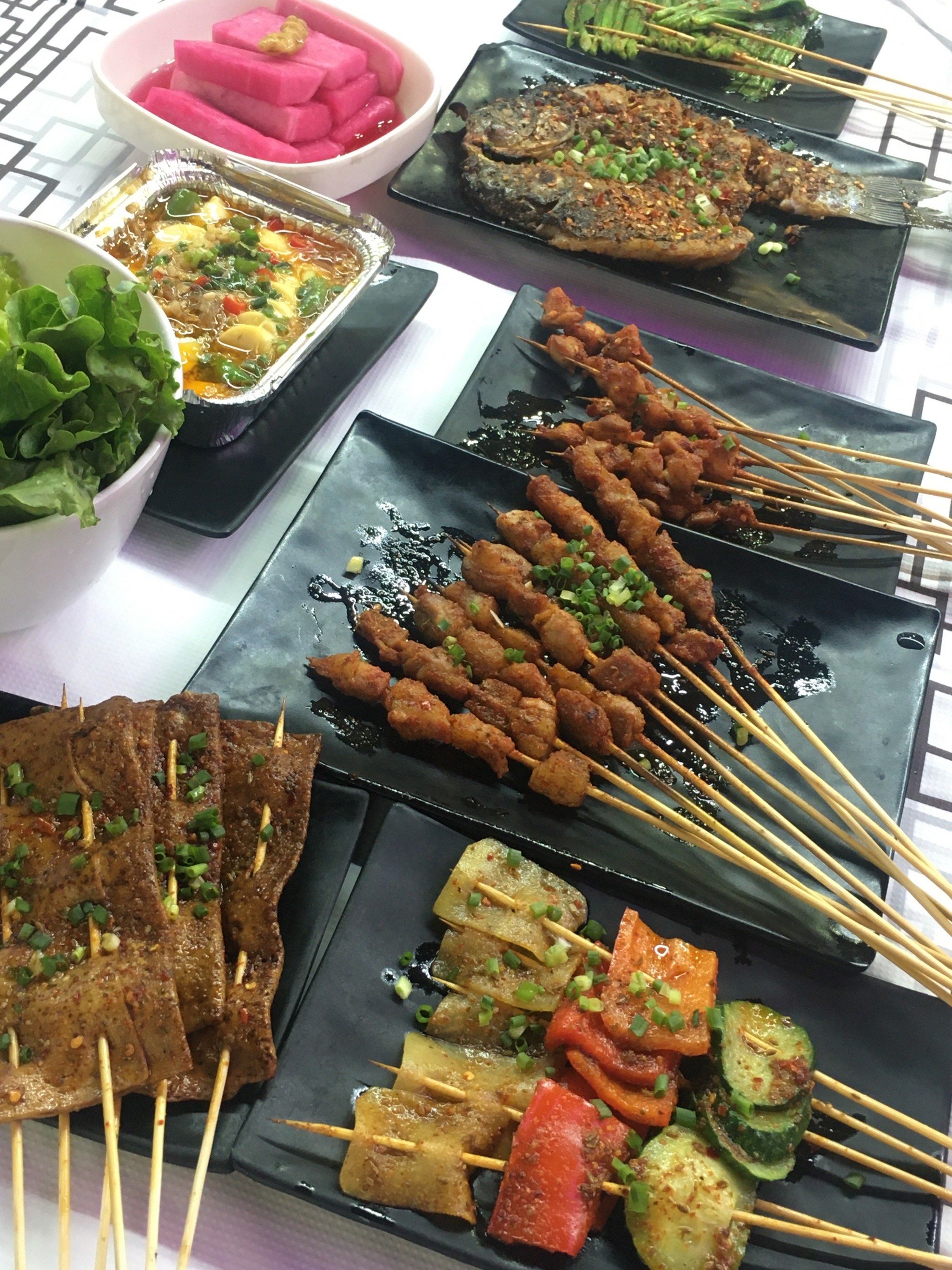夜宵时间烧烤大餐