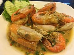 -J Daeng Seafood