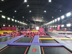 -嘿哟动霸CHUA·新潮玩运动娱乐中心·蹦床滑冰团建乐园