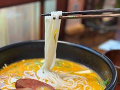-银米·云南传统过桥米线(双廊黑金冠店)