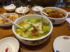-渝是乎酸菜鱼·川渝小炒(新世界百货望京店)