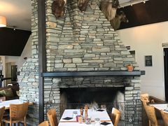 -Lake Hawea Hotel