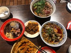 -爆炸头阿姨小四川正宗川味小吃(无任何分店)