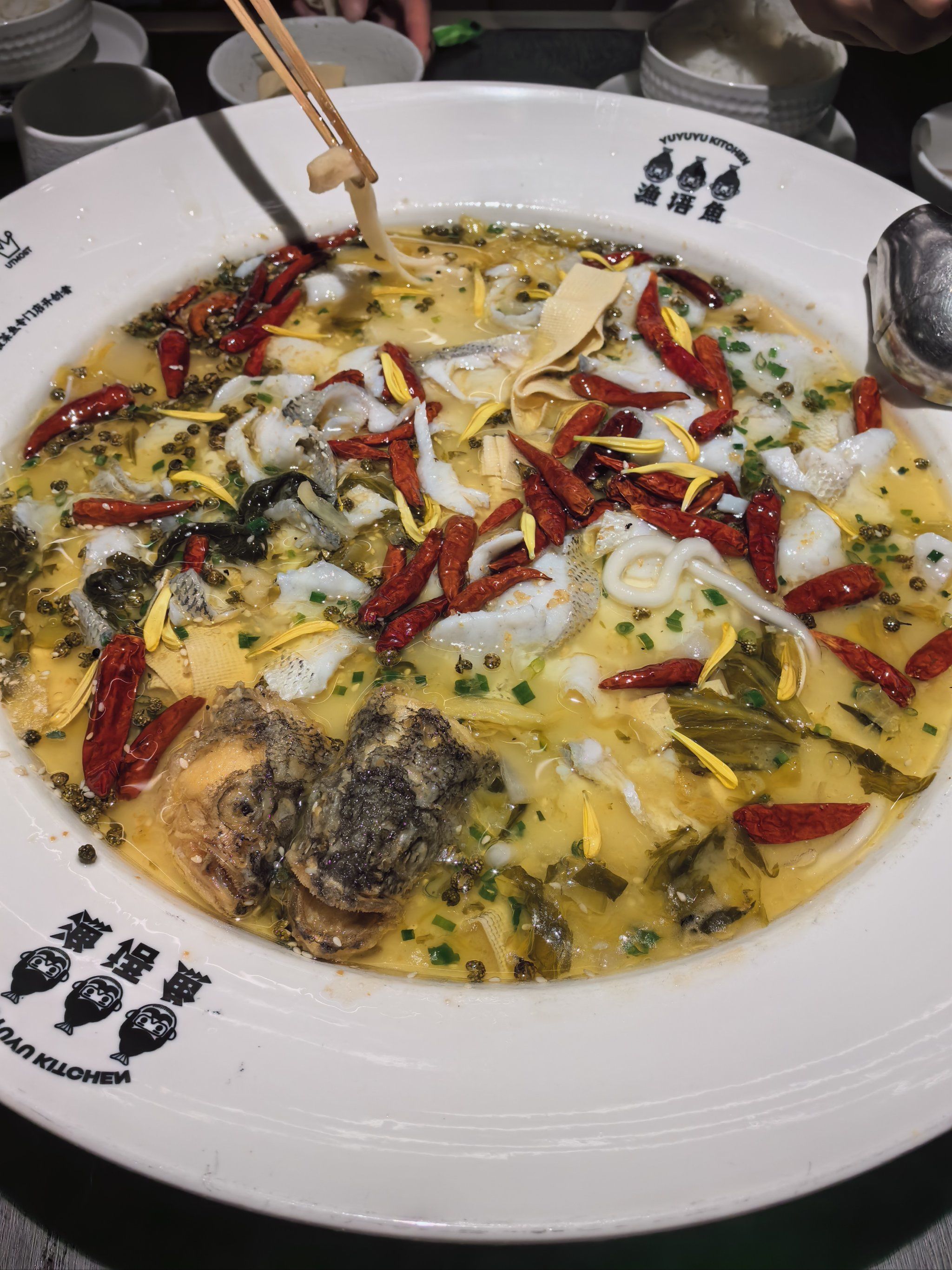 深业上城的酸菜鱼,架味道不错,环境可以