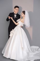 -喜爱高定婚纱摄影