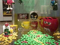 -m豆巧克力世界(上海世茂广场店)