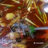 汤锅冒热气