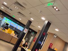 -麦当劳(上海虹桥站30B检票口楼上)