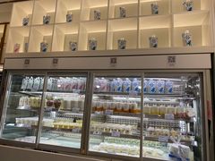 面包甜点陈列柜-白色日记·手作酸奶(麦凯乐店)