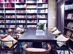 -钟书阁(松江泰晤士小镇店)