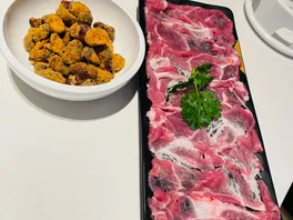 现**肉