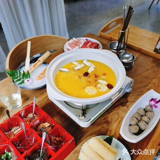 金桂轩·花胶鸡海鲜火锅(万科紫郡店)
