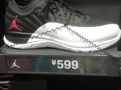 -NIKE上海青浦优选体验店