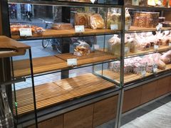 面包甜点陈列柜-苹果花园(襄阳南路店)