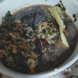 韭菜切末，和肉馅搅拌到一起