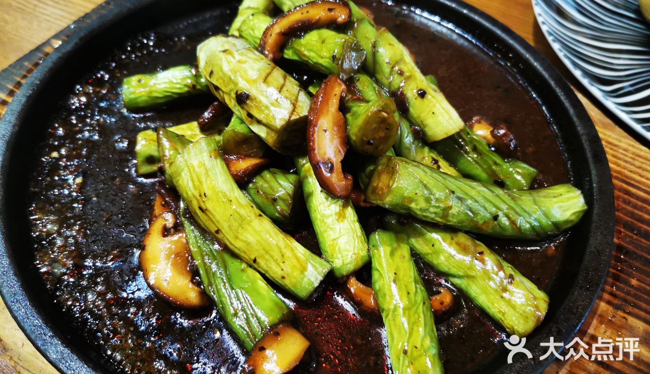 香椿炒饭，味道还不错，但不是很惊艳