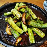 香椿炒饭，味道还不错，但不是很惊艳