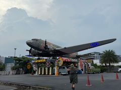 -席娜卡琳火车铁道夜市