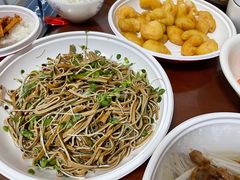 豆腐皮拌香椿苗-老牌坊•鲁菜名店•地道济南菜(大观园商埠店)
