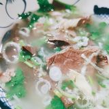 清早就顾客爆满的饸饹和水盆羊肉馆
