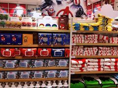 -名创优品(北京新中关购物中心地铁层店)